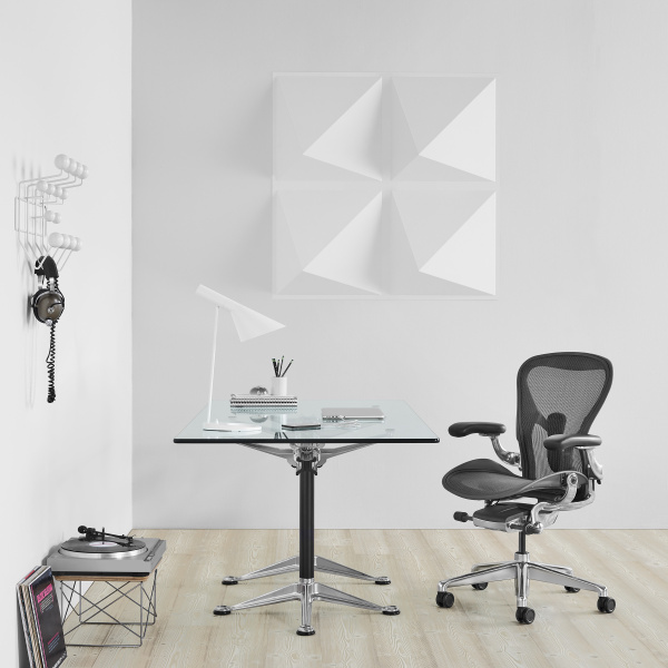 Кресло Herman Miller Aeron Graphite / Polished Aluminum, размер B